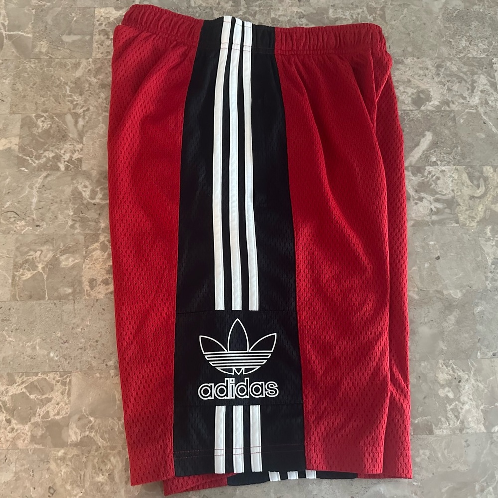 Adidas Originals men shorts (small). New with tags! Red and Black - Picture 3 of 4